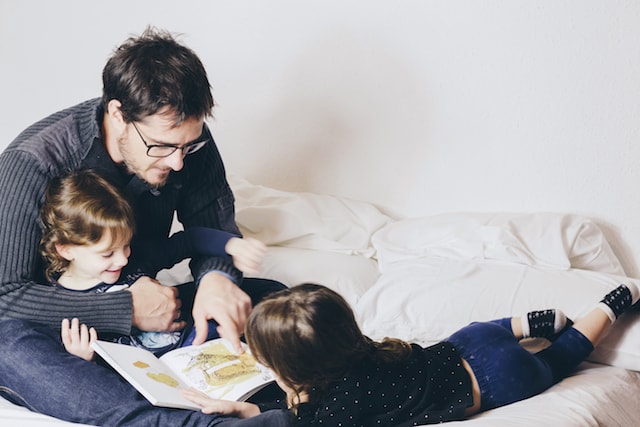 a dad reading to his kids.