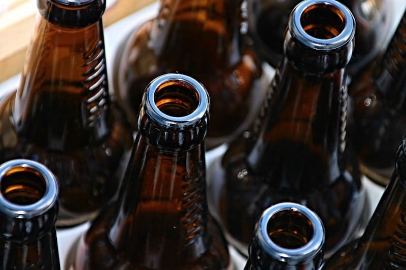 ¿Por qué las botellas de cerveza son siempre del mismo color?