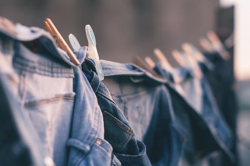 ¿Deberías lavar la ropa nueva antes de ponértela?