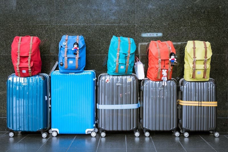 ¿Debería llevar maleta o solo equipaje de mano?