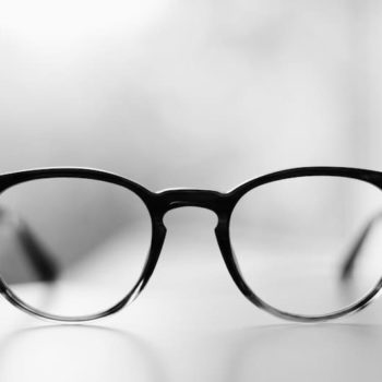 ¿Por qué las japonesas no pueden ir a trabajar con gafas?